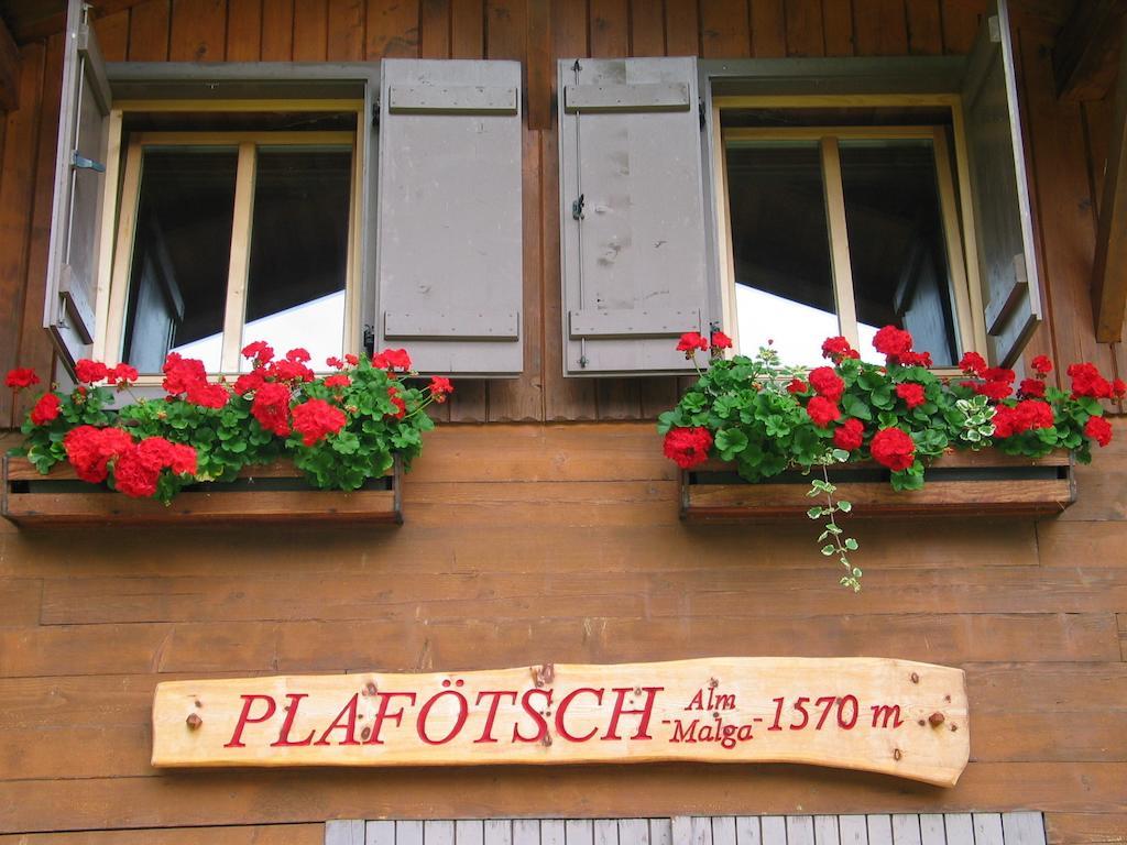 Berghuette Plafoetschalm Apartment Tires Exterior photo